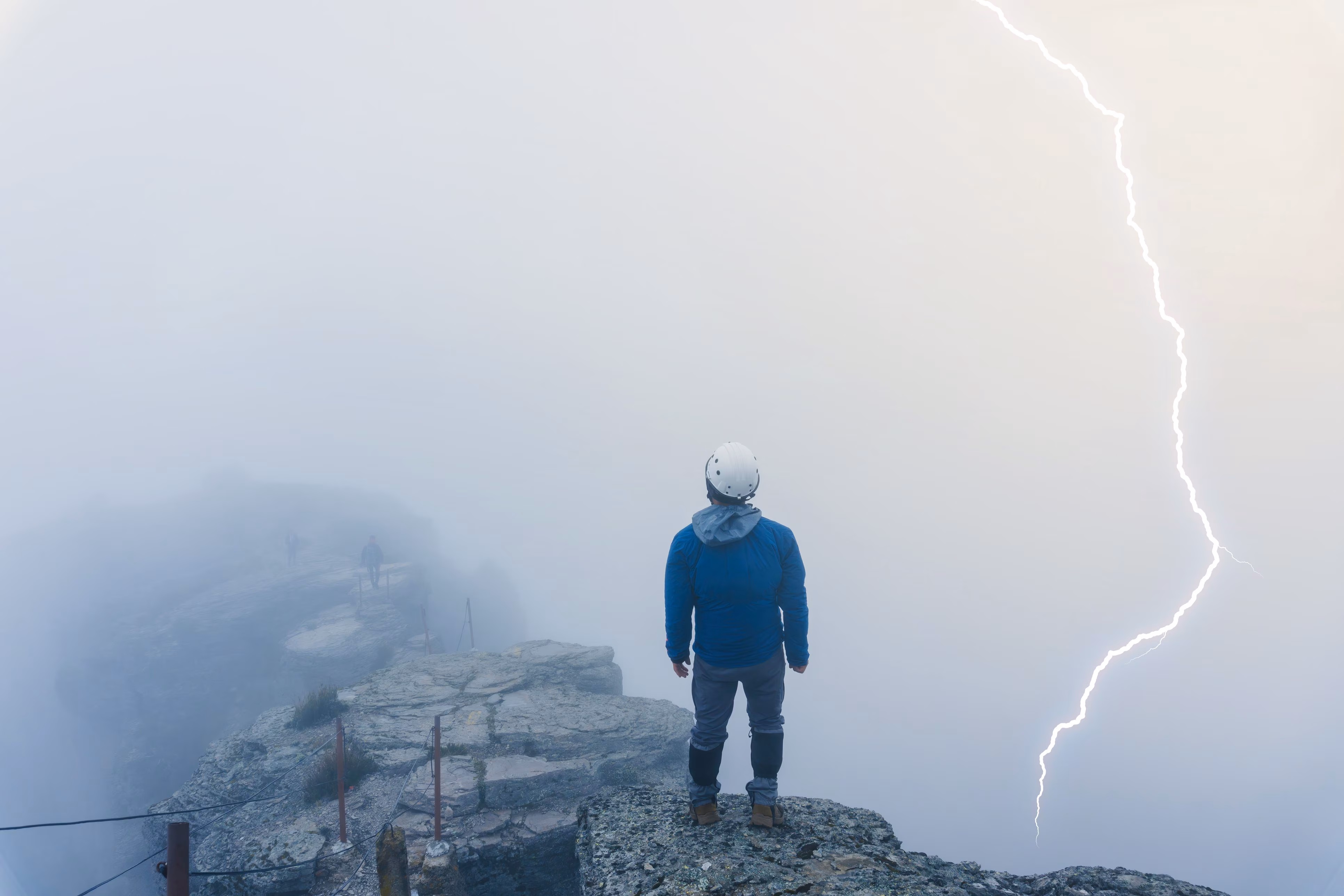 What to do in case of lightning and where it is dangerous: Civil Protection guidelines at home and outdoors