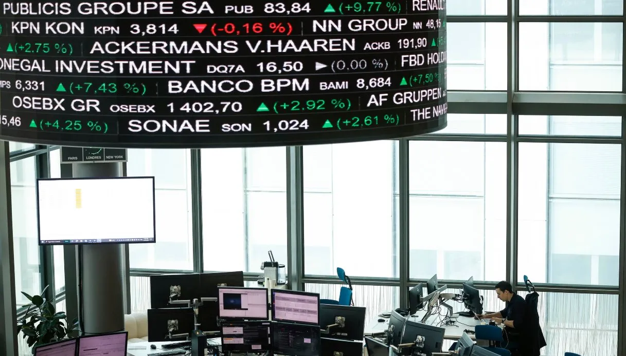 Lo spread è sceso sotto gli 80 punti dopo più di due settimane, rendimenti al 3,93%