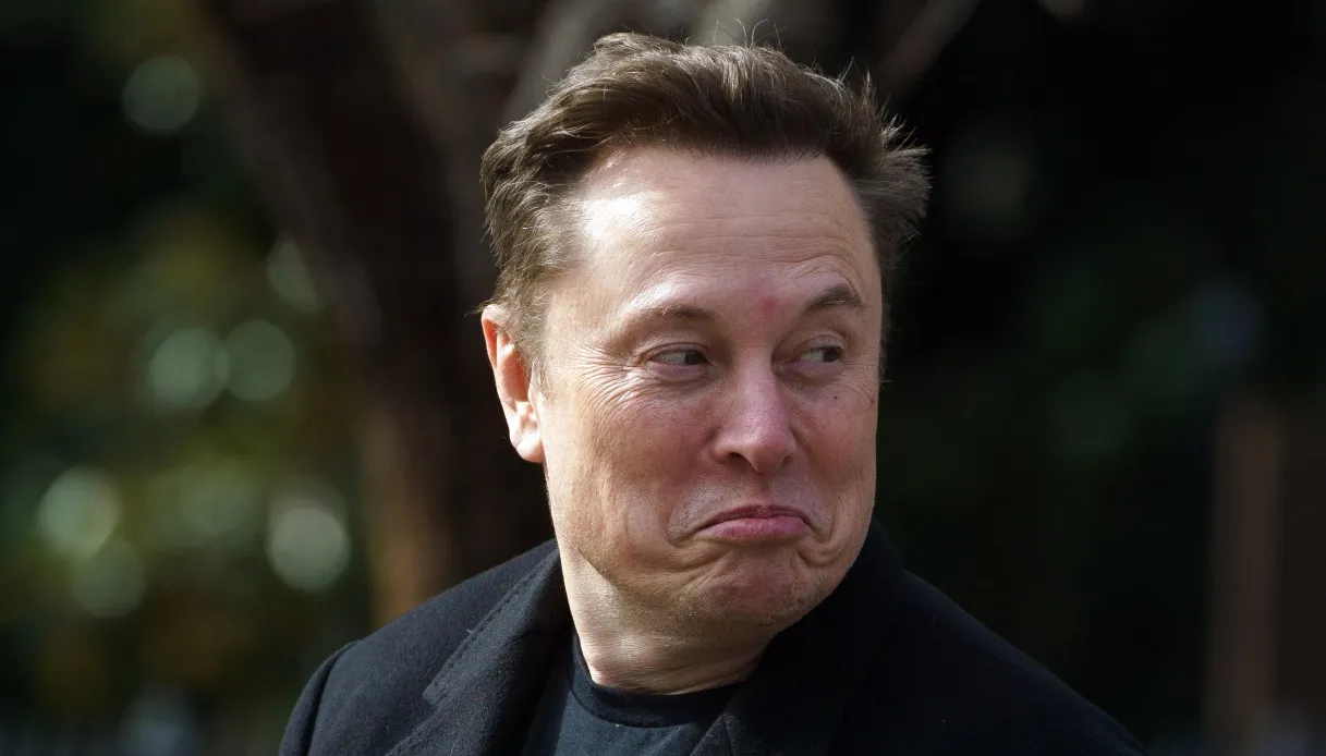 Tutti i problemi di Elon Musk, da Tesla alle azioni di SpaceX fino al razzo sulla Luna
