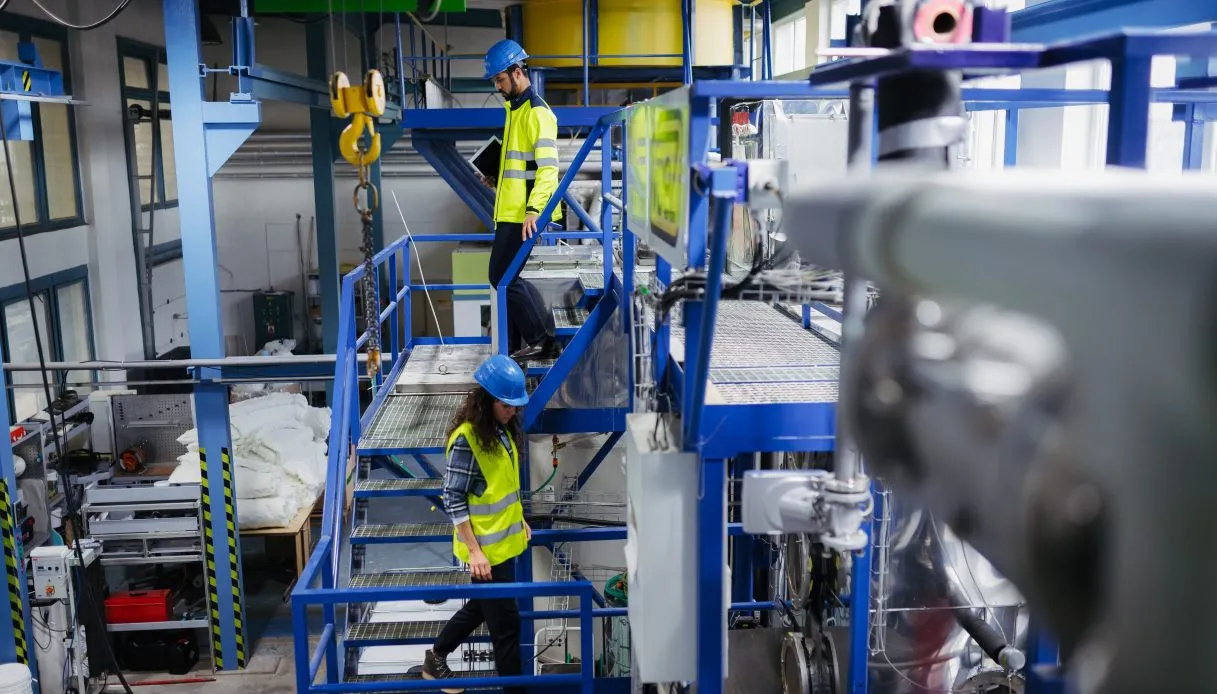 Industria italiana in frenata, a giugno calano fatturato e volumi: i dati Istat