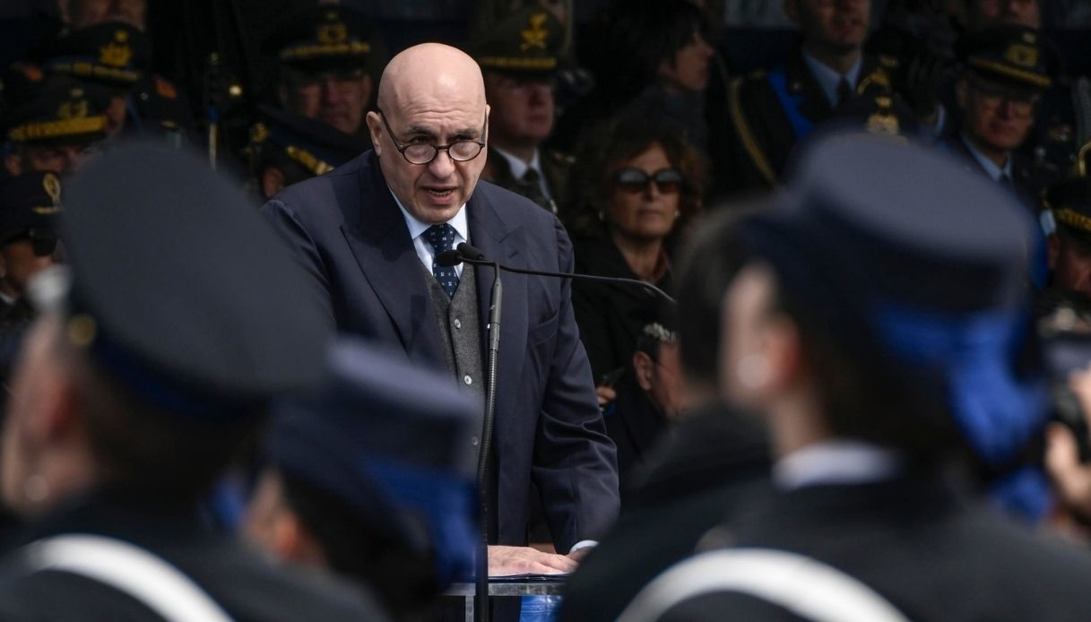 Spesa militare, quanto costa all’Italia: a rischio fondi per sanità, scuola e famiglie