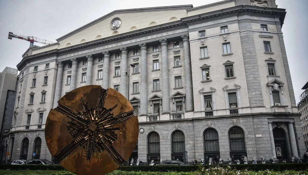 Maxi-offerta da 34 miliardi su Banco Bpm e Banca Generali, cosa cambia per i clienti