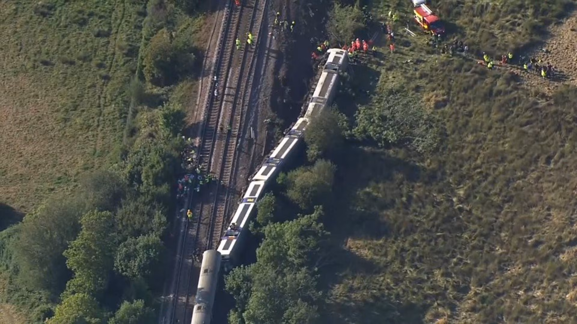 Train derailed in Lewes, England, with 3 carriages overturned and 20 injured: hypotheses on causes and heat