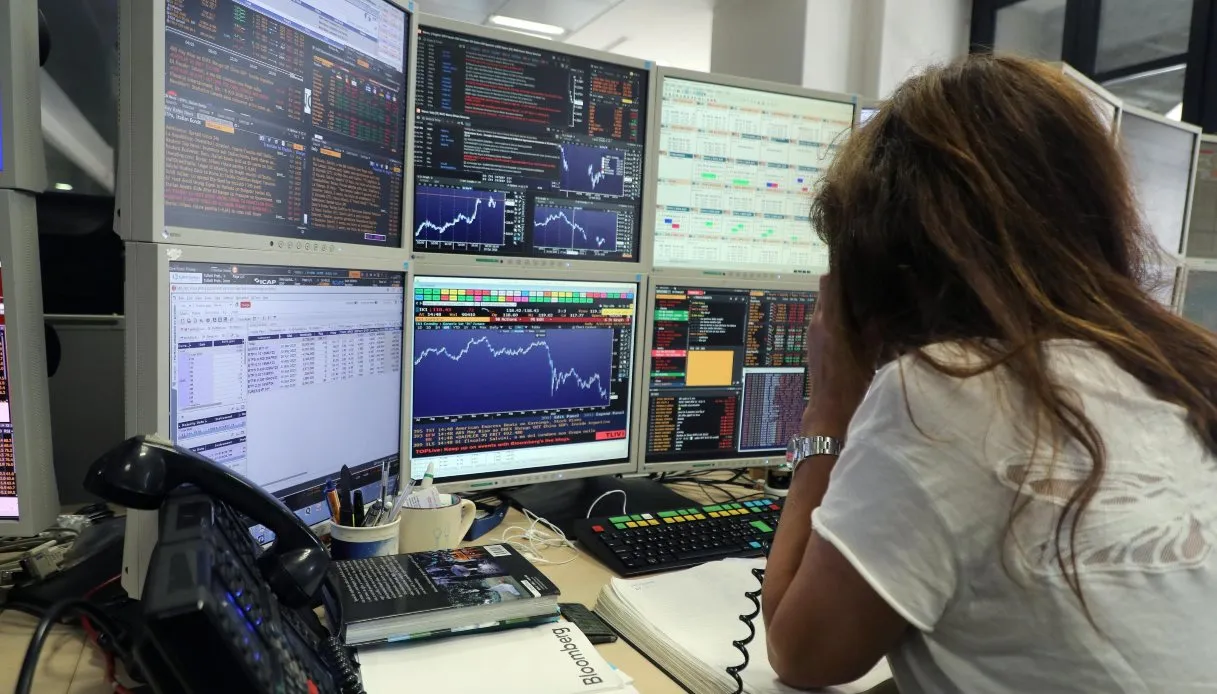 Lo spread frena a 83 punti base, rendimenti al 4,20% dopo i record