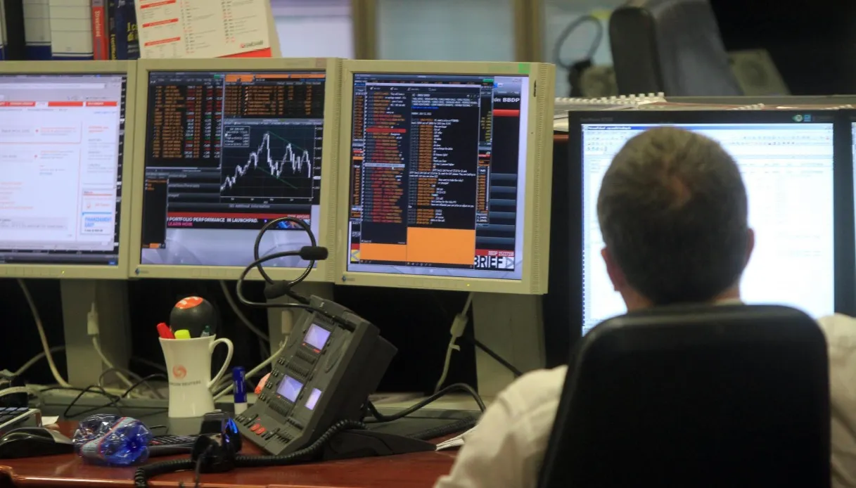 Lo spread torna a crescere, 85 punti base e rendimenti al 4,27%: oggi l’asta a medio e lungo termine