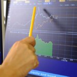 Spread in rialzo a 88 punti base in apertura, rendimenti crescono al 4,42%