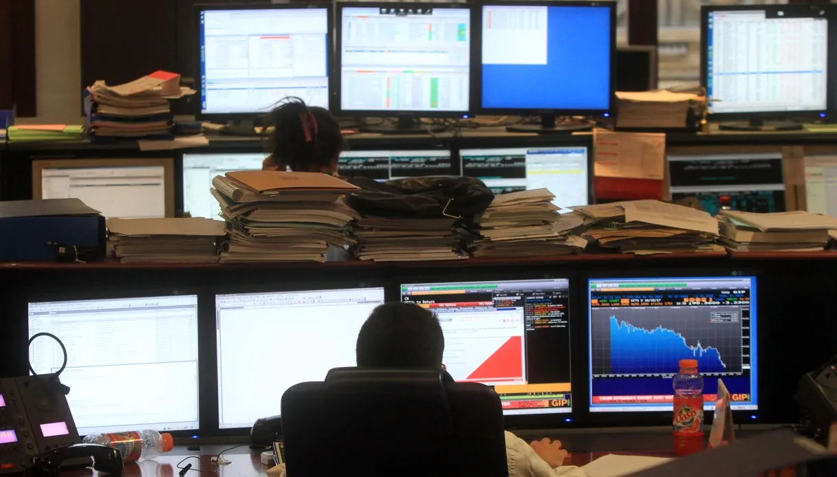 Spread ancora alto a 89 punti base e rendimenti al 4,38%, rimbalzo dopo il calo in chiusura
