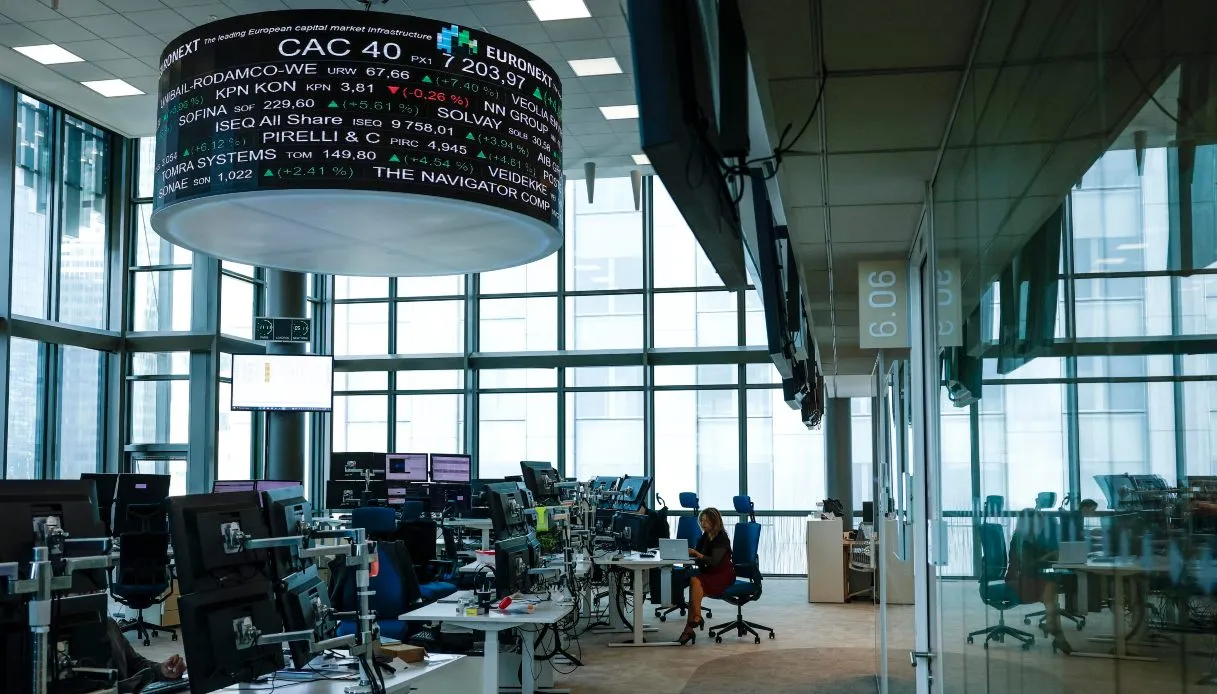 Spread in calo a 92 punti base dopo il picco, rendimenti stabili al 4,50%: oggi le aste