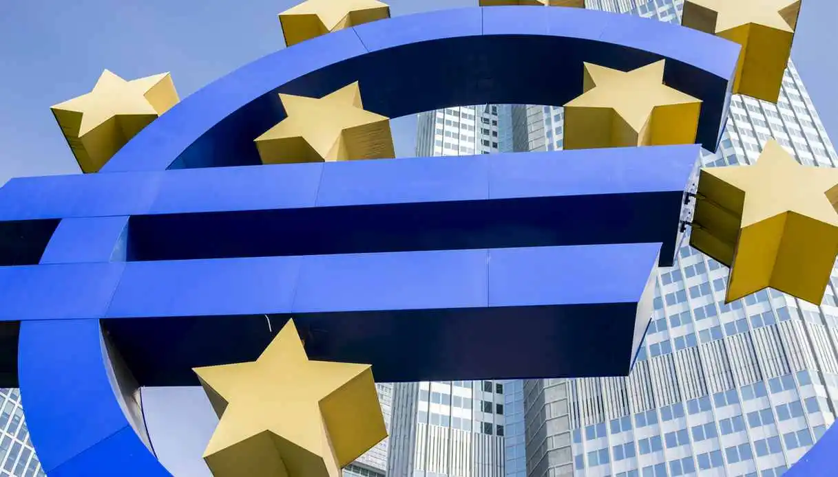 L’euro entra nella blockchain: cosa può cambiare per Btp, bond e risparmiatori