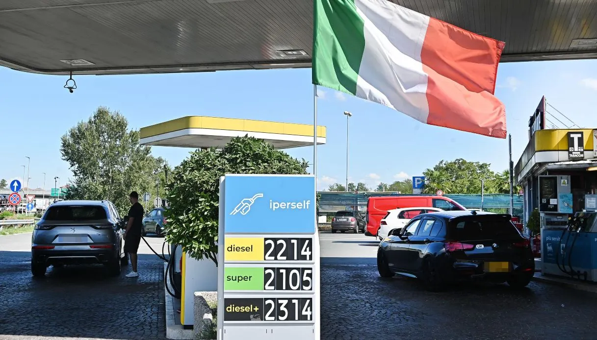Accise tagliate fino al 5 ottobre ma lo sconto si riduce: solo 6 centesimi da fine settembre