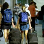 Young expats, Italy loses 14.5 for each arrival: the costs and why they leave according to the Cnel 2026 report
