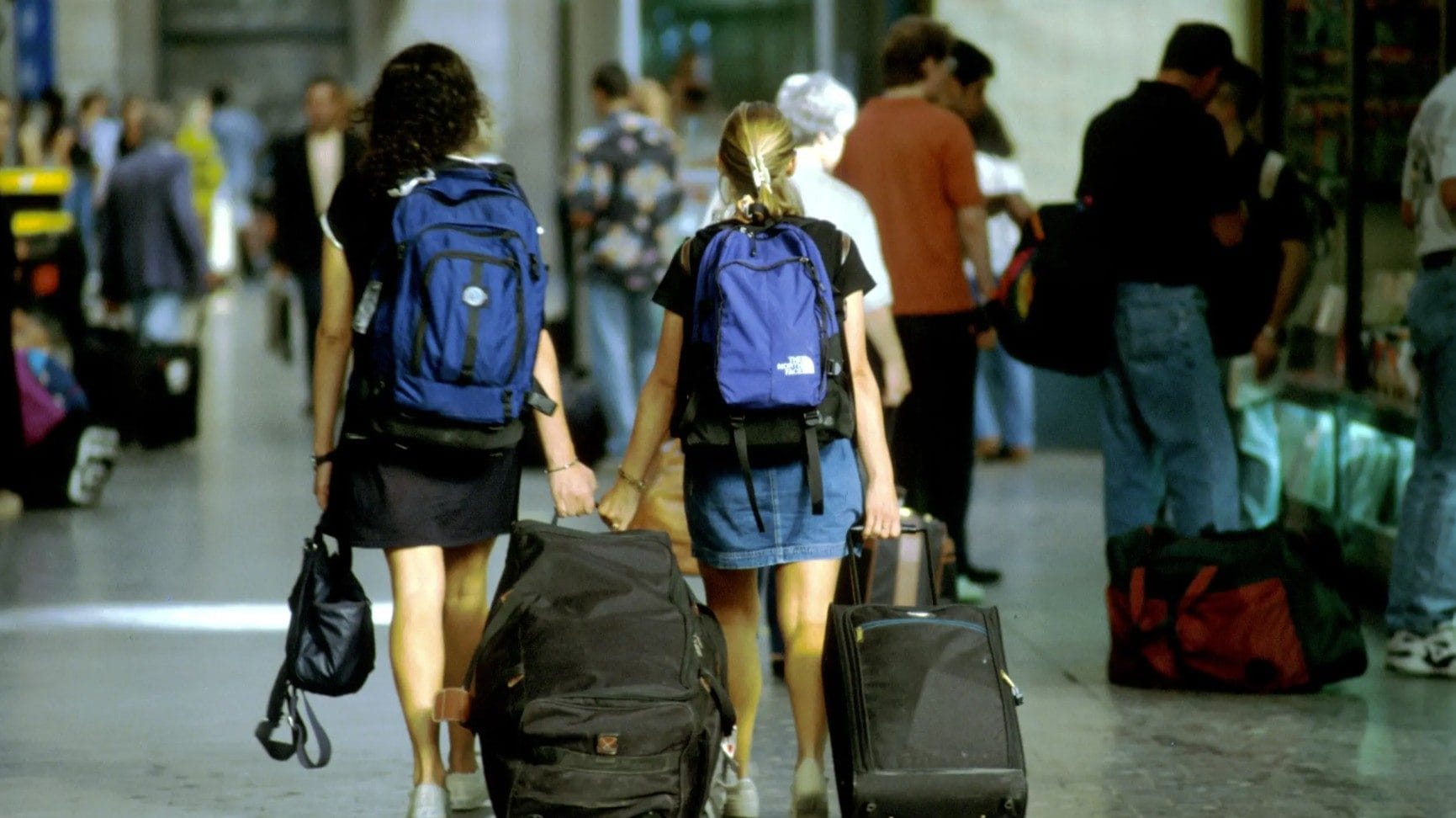 Young expats, Italy loses 14.5 for each arrival: the costs and why they leave according to the Cnel 2026 report