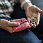 Redditi in aumento, ma più famiglie non arrivano a fine mese: 5,4 milioni in povertà assoluta