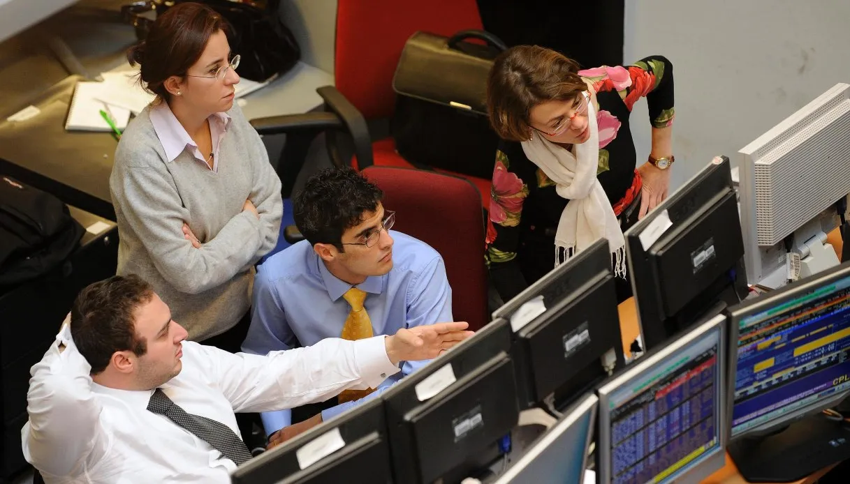 Lo spread cresce ancora a 103 punti base: rendimenti al 4,64%