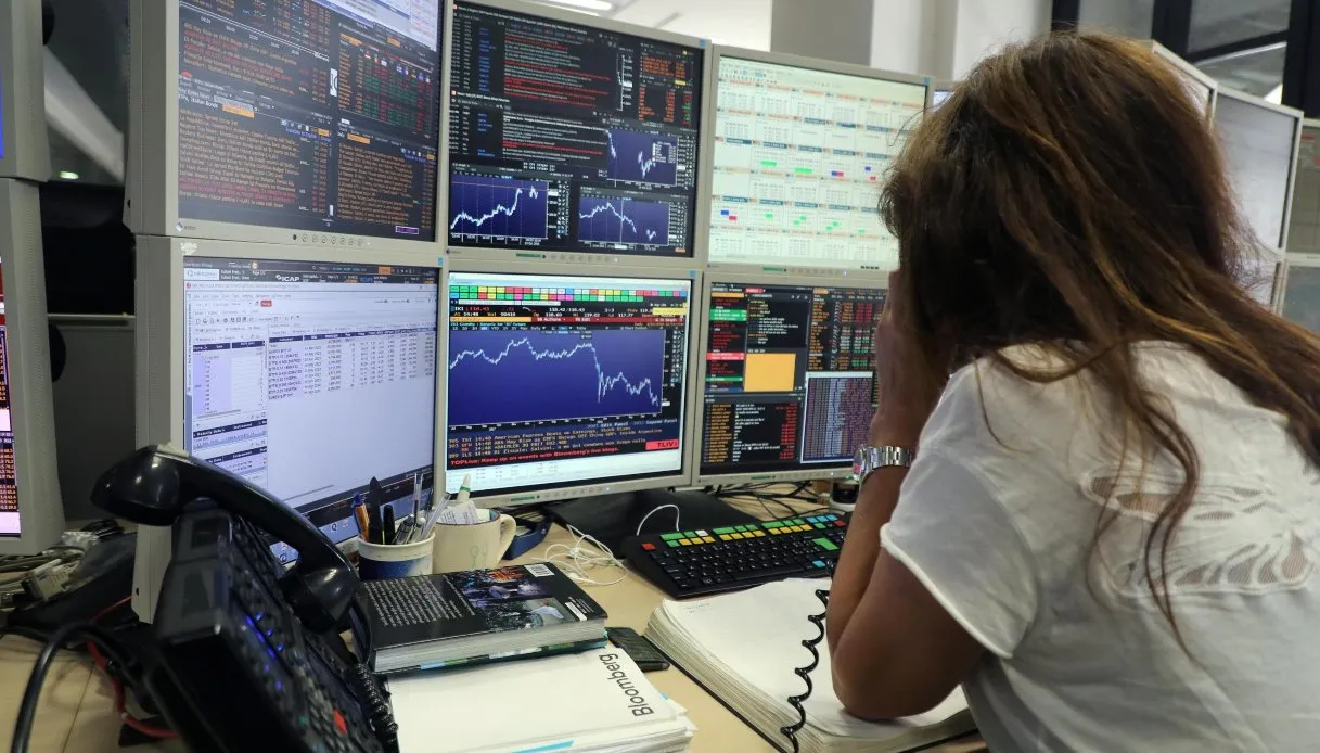 Spread ancora in calo a 114 punti base, rendimenti a 4,50% dopo l’asta dei Bot