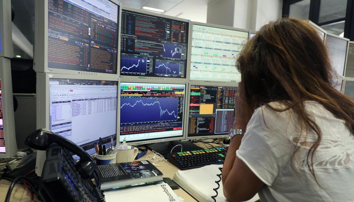 Lo spread sale a 122 punti base, rendimenti a 4,62%: mai così alti dal 2023