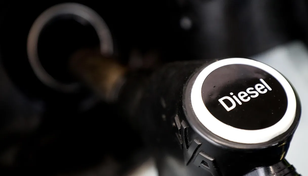Gasolio, torna il taglio delle accise: sconto di 4,9 centesimi al litro fino al 7 novembre
