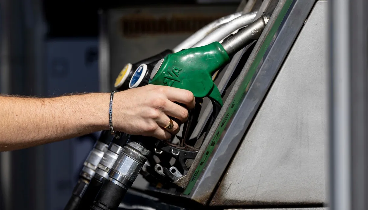 Carburanti, Eni proroga il tetto ai prezzi fino a fine 2026: diesel a 2,25 euro e benzina a 1,99