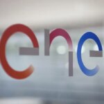 Enel blocca il prezzo delle bollette, sconto del 50% per tre anni: i requisiti