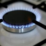 Gas a 97 euro, l’Ue paga già +12 miliardi per il Gnl USA: verso taglio dei consumi