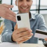 Come pagano gli italiani, l’IA individua 5 profili: solo il 15% è davvero digitale