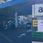 Carburante esaurito e scaffali vuoti, l