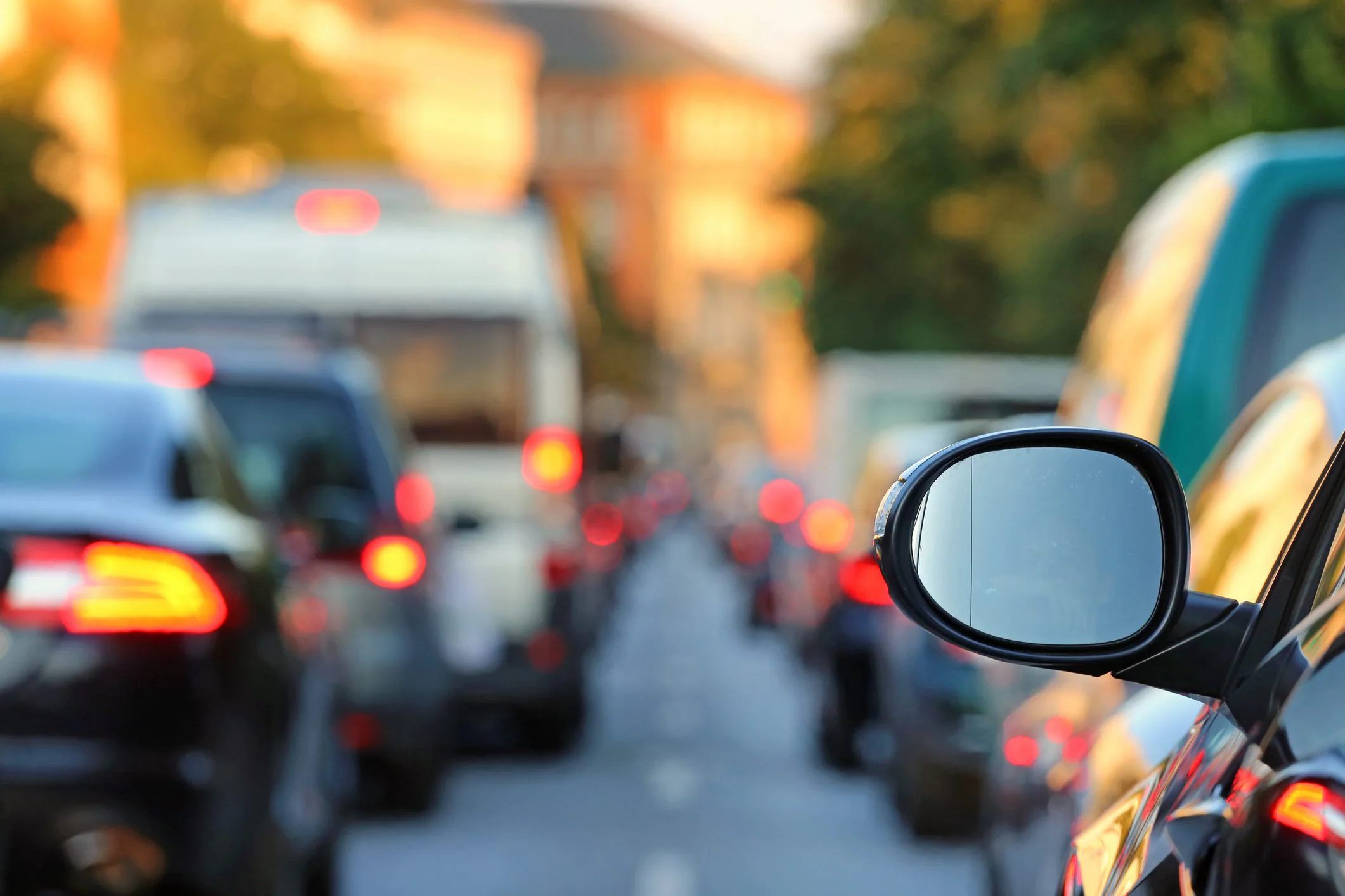 New Highway Code, what changes and when: lower fines and stop to "Polish license plates"