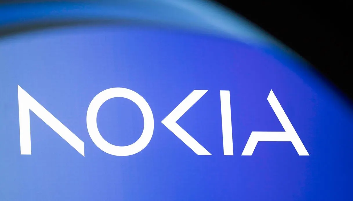Nokia, l’IA spinge i ricavi: utile comparabile +35%, ma la cassa resta sotto pressione